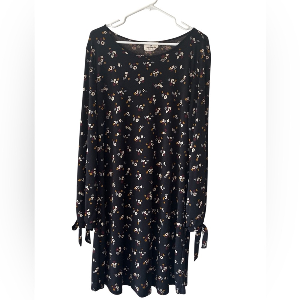 Floral Black Dress extra large Betsy’s boutique shop, black floral open sleeves